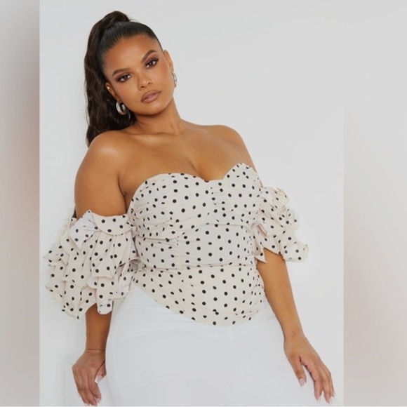 PLUS CREAM POLKA DOT RUFFLE PUFF SLEEVE BARDOT CROP TOP in Size 24 - Picture 1 of 2